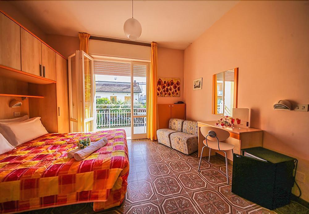 Hotel Santa Martina Villamarina Exterior photo