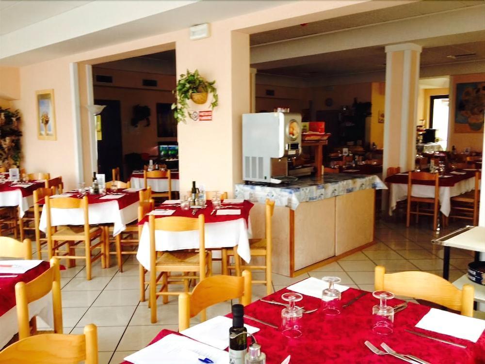 Hotel Santa Martina Villamarina Exterior photo
